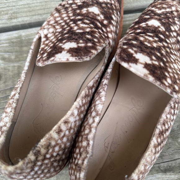 Free People Snake Eyes
Velvet Textured Loafers Slip On shoes size 37 - Picture 4 of 8